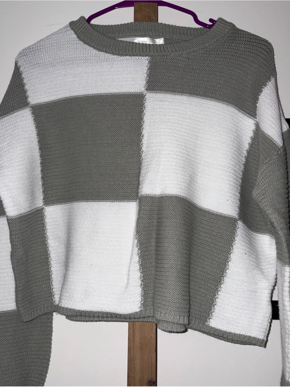 moon & madison olive and White Checkered Crewneck Sweater
